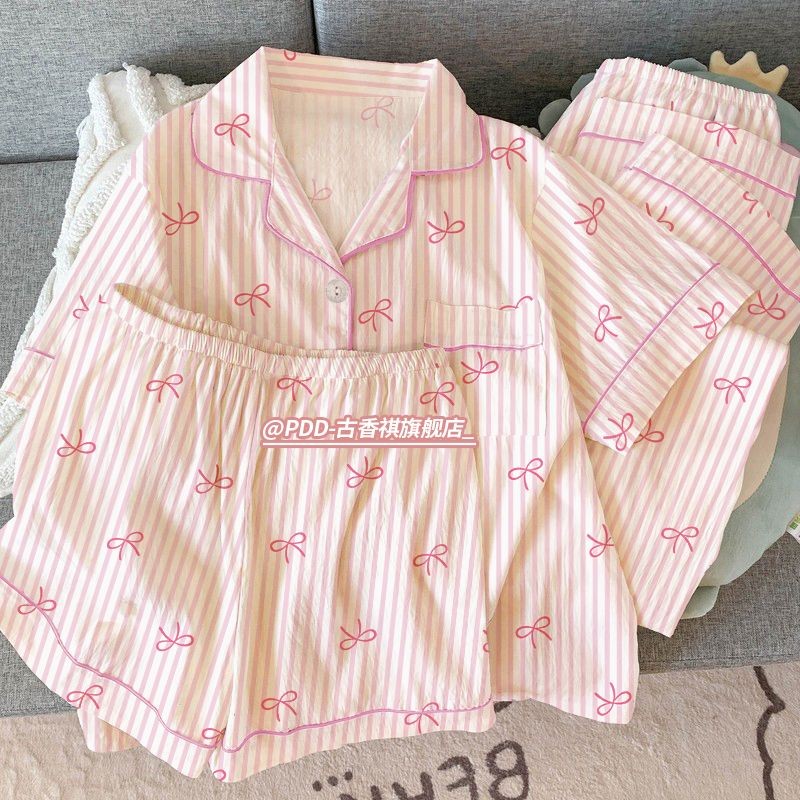 Conjunto de Três Peças de Pijama Fino